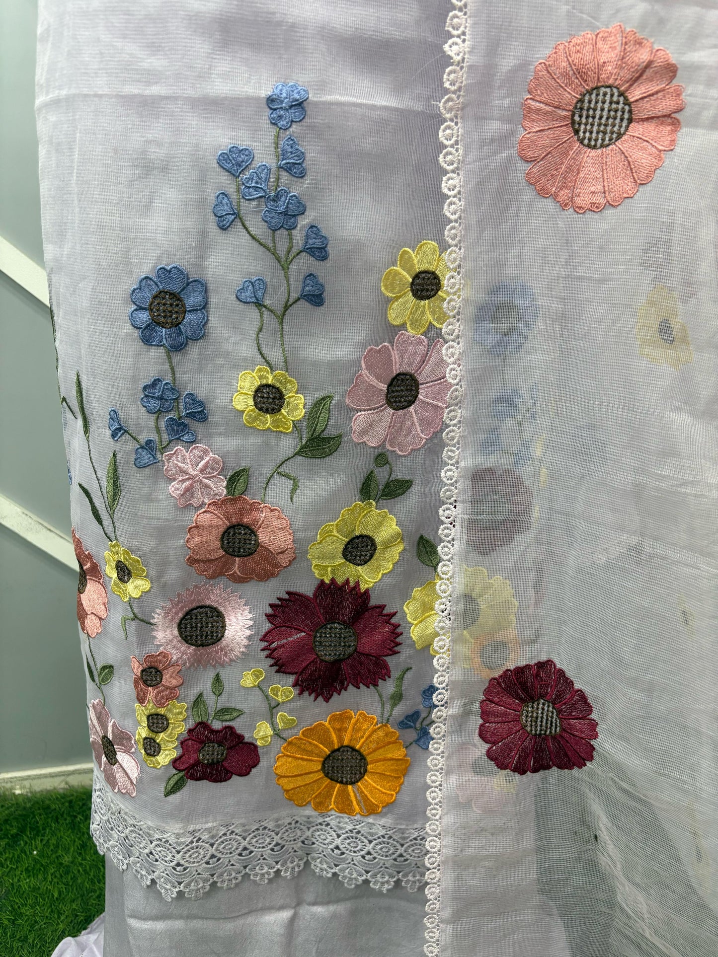 Supernet Suit With Floral Appliqué Work
