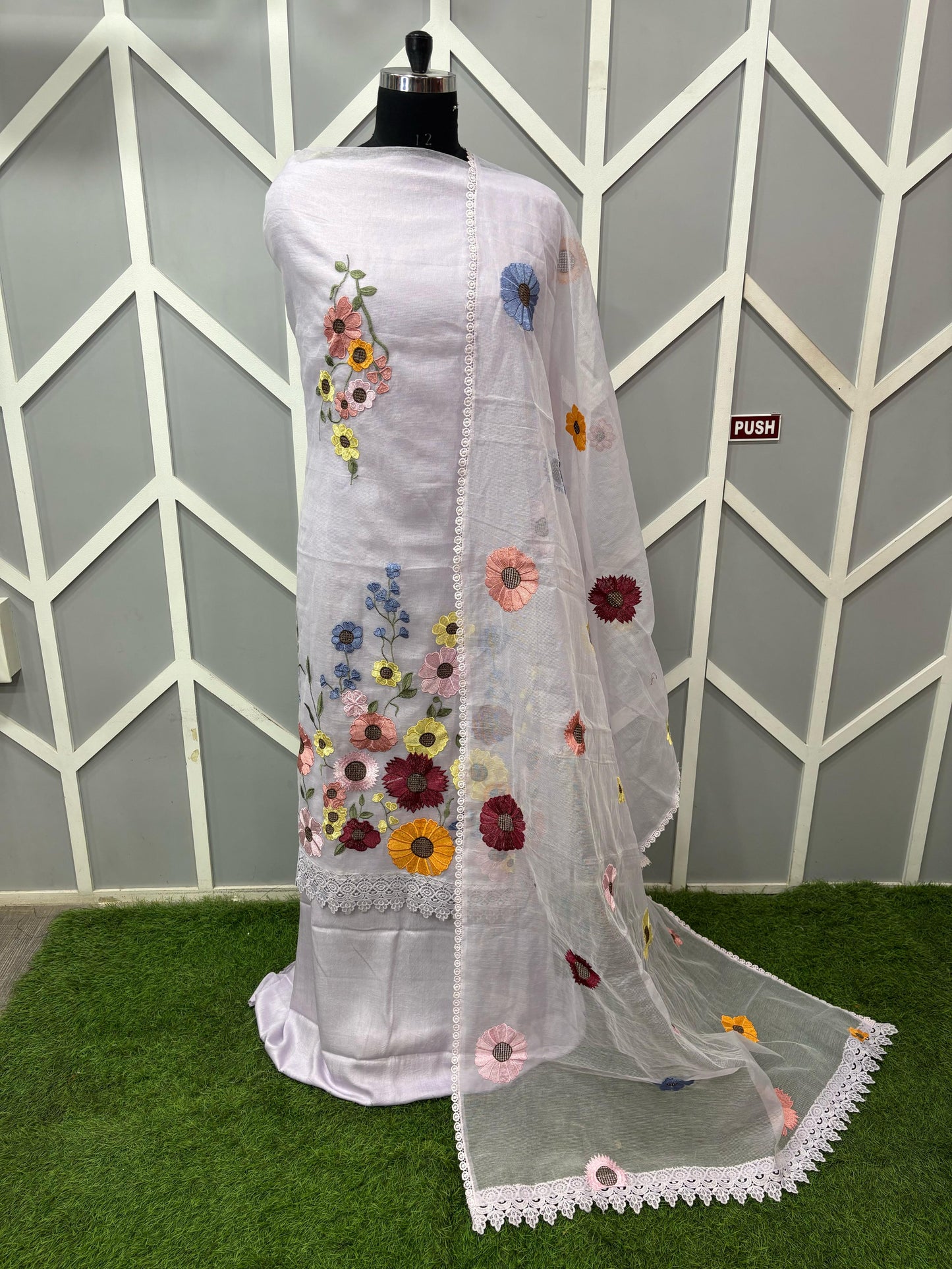 Supernet Suit With Floral Appliqué Work