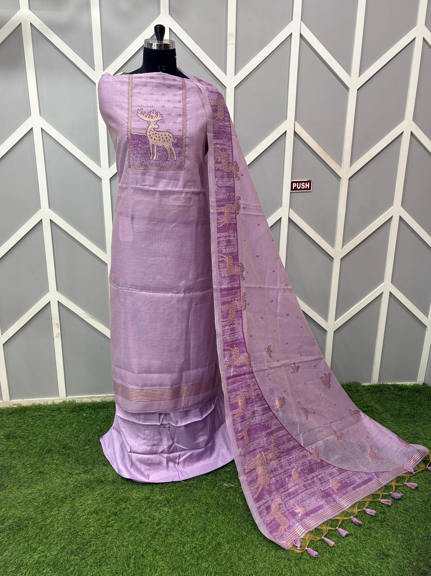 Jaamdaani Suit With Yolk And Heavy Weaved Dupatta