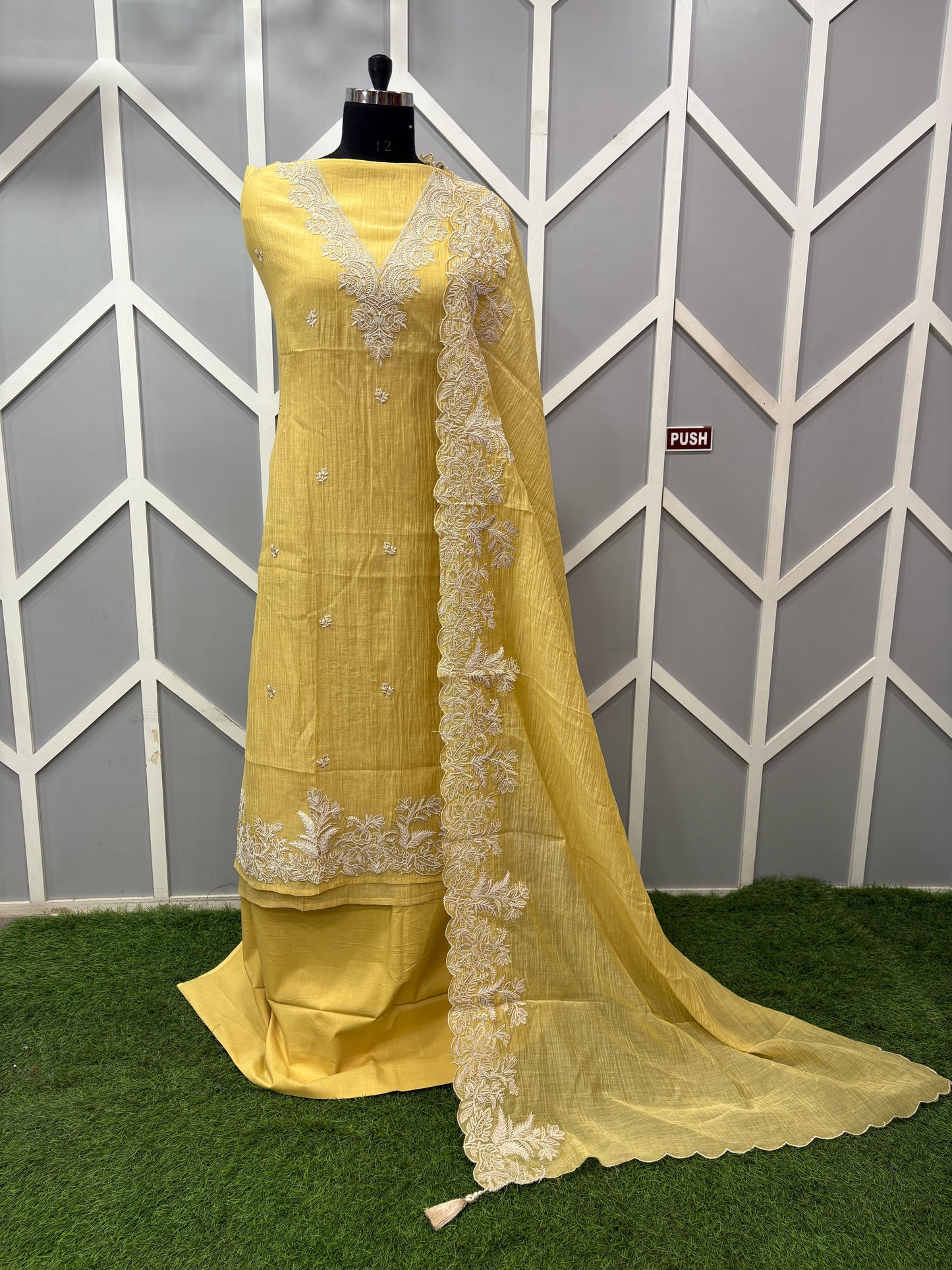 Pure Mul Cotton Suit With Thread Embroidery